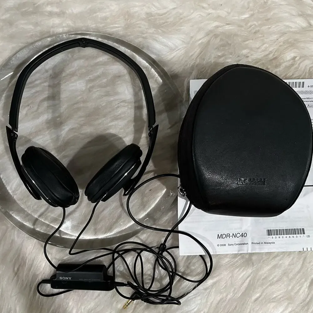 NEW Sony MDR-NC40 Noise Canceling Headphones NIC